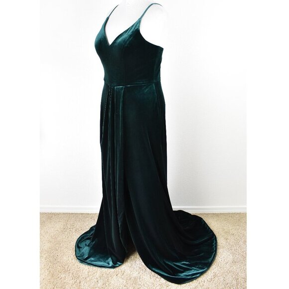 Revelry Velvet Formal Gown Classic Emerald - 16 - Picture 4 of 9